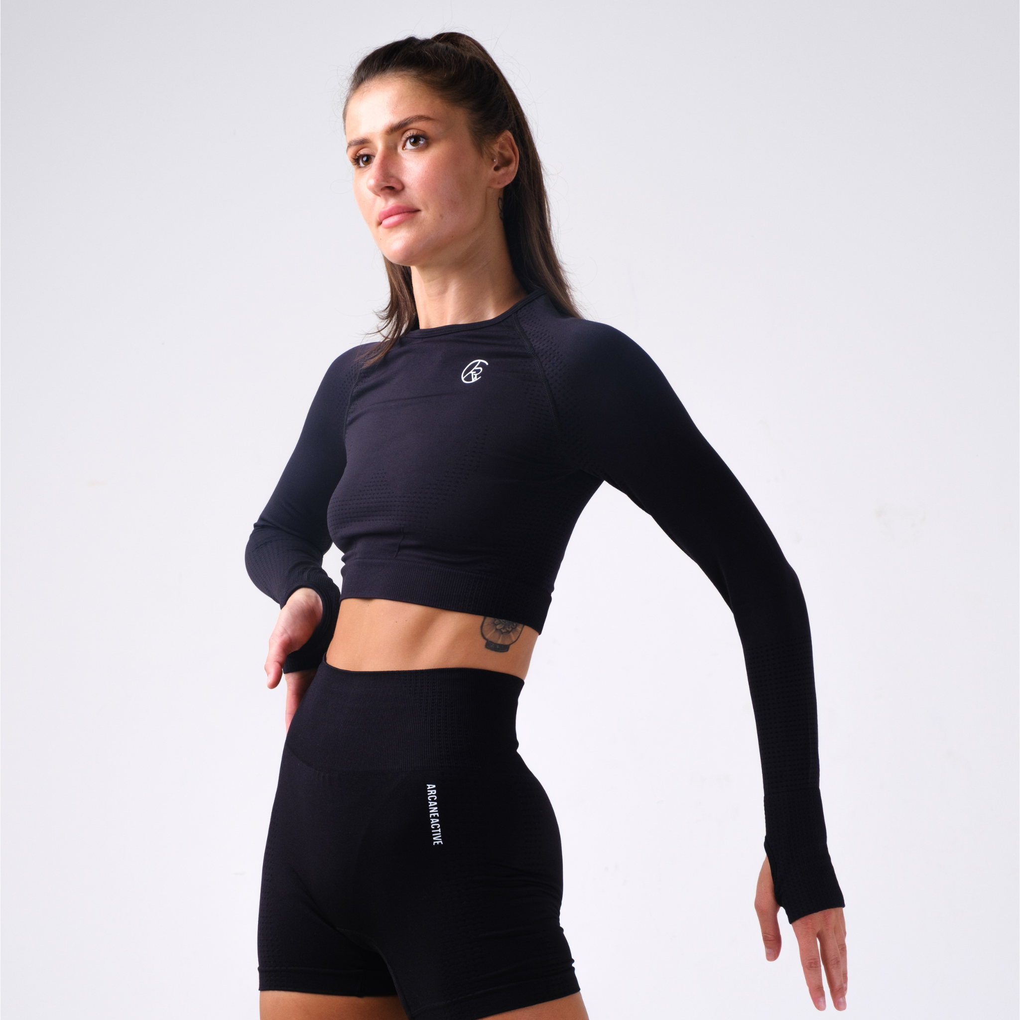 Vibrant Seamless Long Sleeve Crop Top - Black